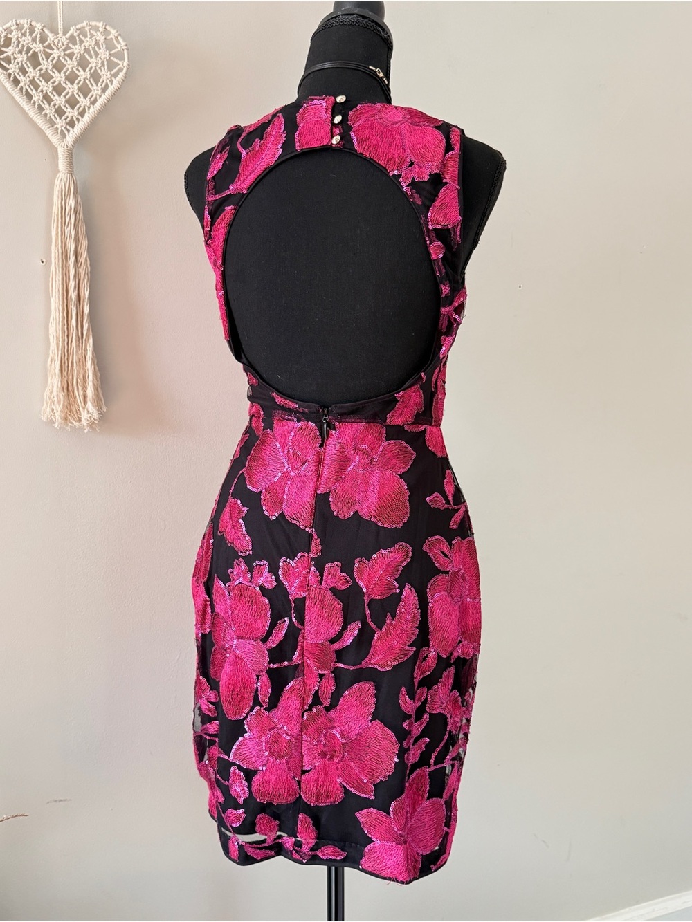 GUESS Black & Fuchsia Floral Open-Back Sheath Dress